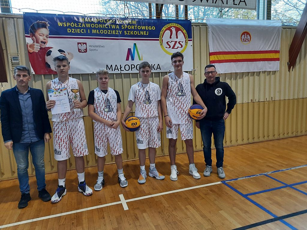 I miejsce uczniów SP 1 w Rejonowych Igrzyskach Młodzieży Szkolnej w koszykówce 3x3